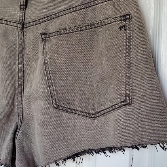 Madewell Gray Denim Shorts Raw Hem Mid Rise Relaxed Fit | Western Festival Vibe - Picture 6 of 8